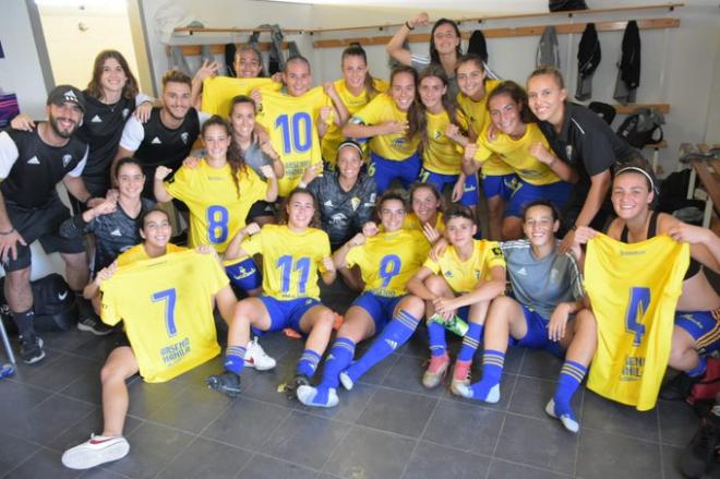 Las jugadoras del Cádiz celebran el triunfo (Foto: CCF).