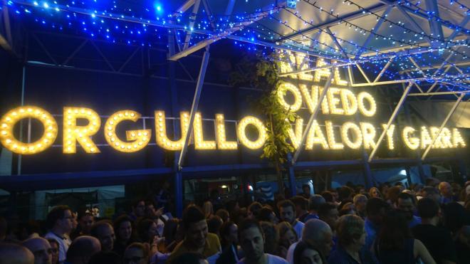 Decoración del chiringuito de la APARO en las fiestas de San Mateo en Oviedo (Foto: P. S.).