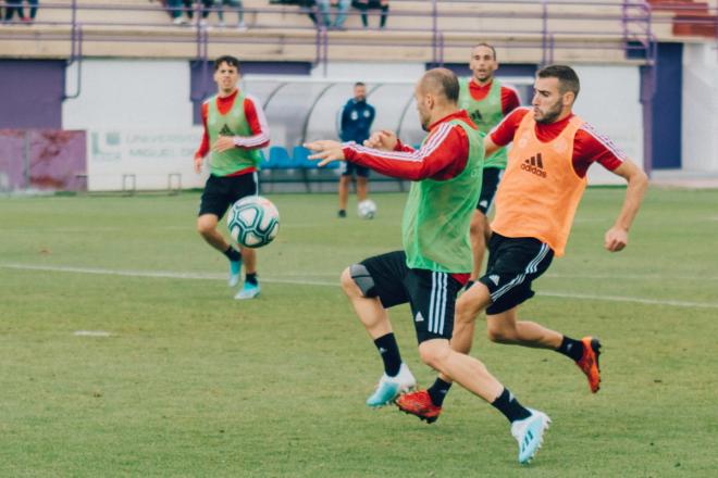 Sandro Ramírez, con el balón, en un entrenamiento (Foto: Real Valladolid).