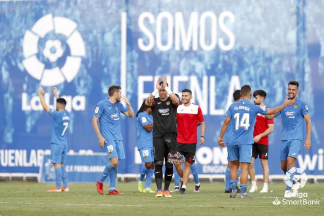 Los jugadores del Fuenlabrada, tras un partido (Foto: LaLiga).