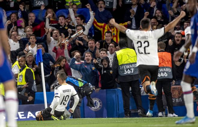 Rodrigo su gol en el Chelsea-Valencia (Foto: Valencia CF).