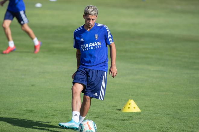 Luis Carbonell en el entrenamiento del Real Zaragoza (Foto: Daniel Marzo).