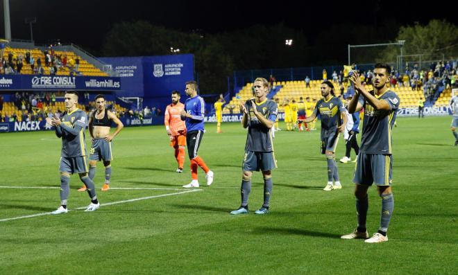 Los jugadores, en el partido de Alcorcón (Foto: Cádiz CF).