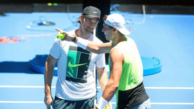 Carlos Moyà no faltará a la boda de Rafa Nadal (Foto: EFE).