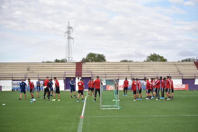 Entrenamiento del Real Valladolid a puerta cerrada en los Campos Anexos (Foto: Real Valladolid).