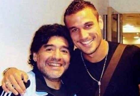 Osvaldo y Maradona, en una antigua imagen.