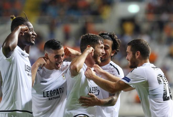Los jugadores del Dudelange celebran uno de sus goles en Chipre.