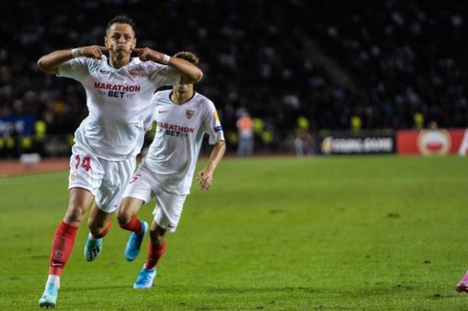 Chicharito celebra su gol al Qarabag en Bakú (Foto: SFC).