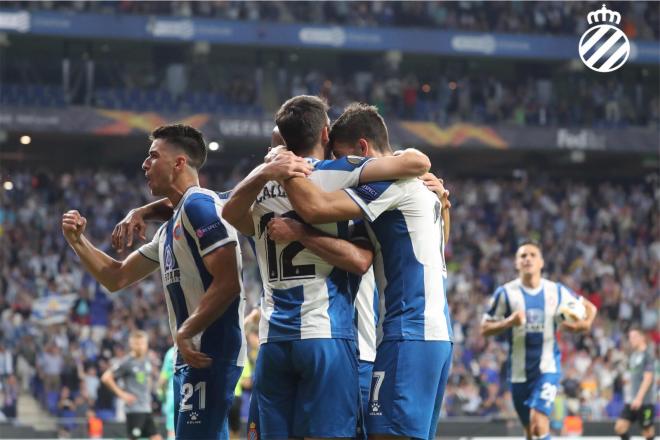Los jugadores del Espanyol celebran el gol del empate (Foto: RCDE).
