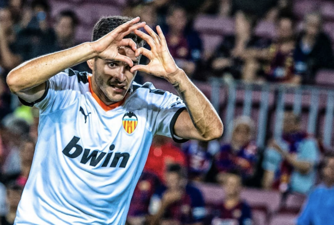 Maxi Gómez celebra un gol con el Valencia (Foto: Lázaro de la Peña / Valencia CF)