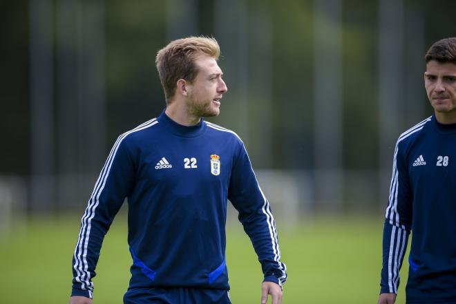Edu Cortina, durante un entrenamiento con el Real Oviedo (Foto: ROV).