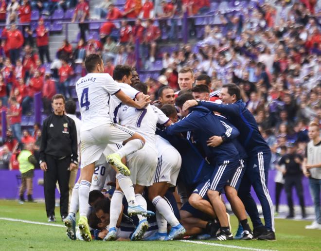 Los jugadores del Real Valladolid celebran el gol de Pablo hervías al CA Osasuna (Foto: LaLiga).