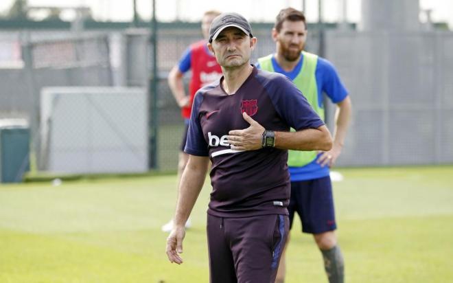 Ernesto Valverde, durante un entrenamiento (Foto: FCB).