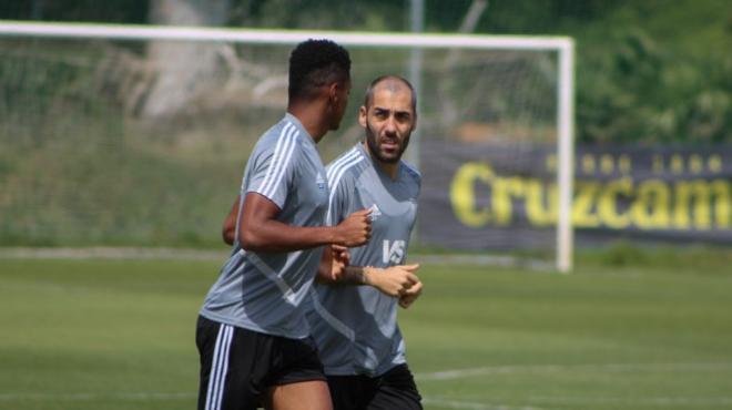 Perea, en un entrenamiento con Lozano (Foto: Cádiz CF).