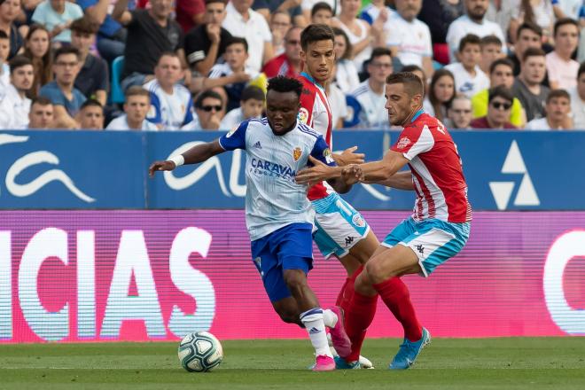 James Igbekeme en el partido ante el CD Lugo (Foto: Daniel Marzo).