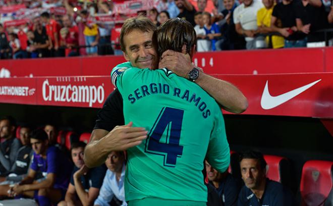 Abrazo de Sergio Ramos y Julen Lopetegui.