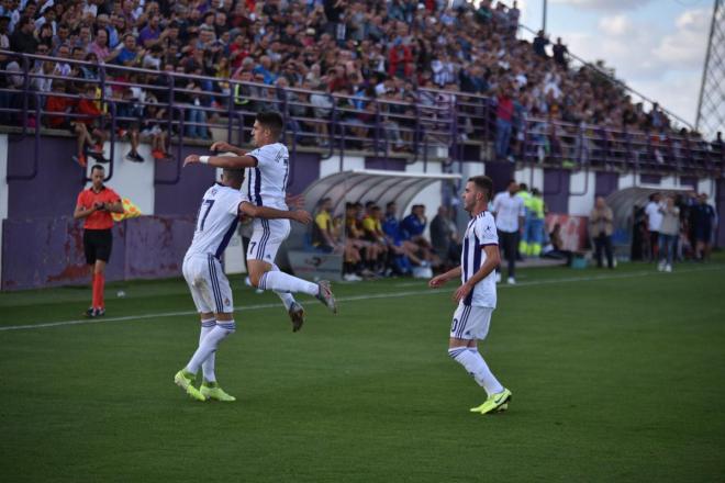 Los jugadores del Promesas celebran un gol al Barakaldo (Foto: Real Valladolid).