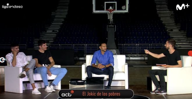 David Broncano, junto a varios jugadores en la gala de presentación de la Liga Endesa.