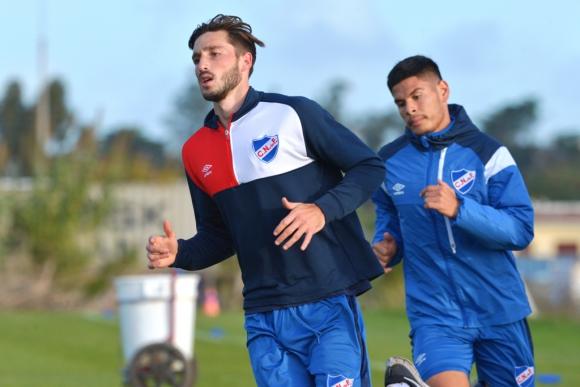 Matías Viña, en un entrenamiento con Nacional.