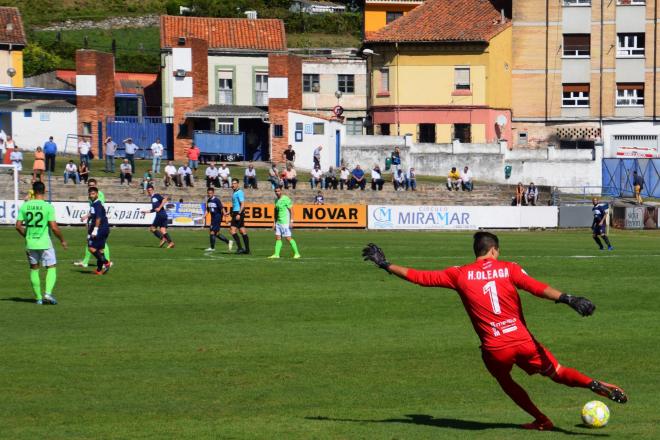 Hodei Oleaga jugó los 90 minutos con el Melilla (Foto: Natalia Magdaleno/UD Melilla).