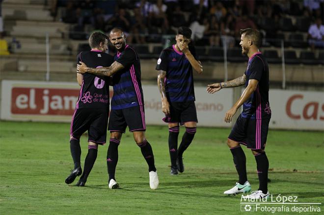 El Decano, celebrando un gol como visitante durante la pretemporada (Manu López / Albiazules.es).