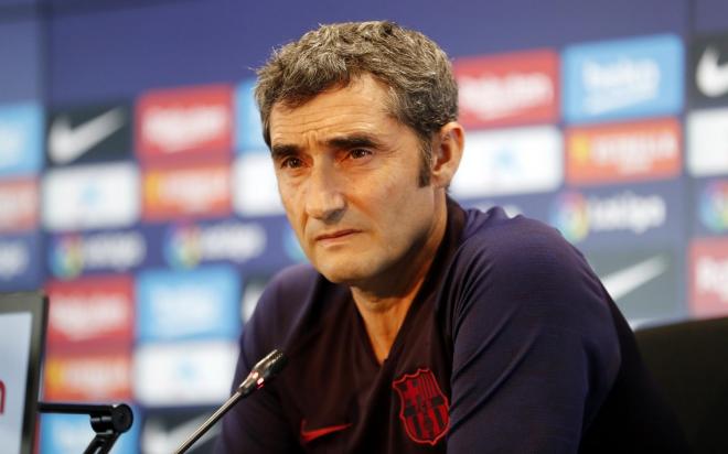 Valverde, con gesto serio en sala de prensa (Foto: FCB).
