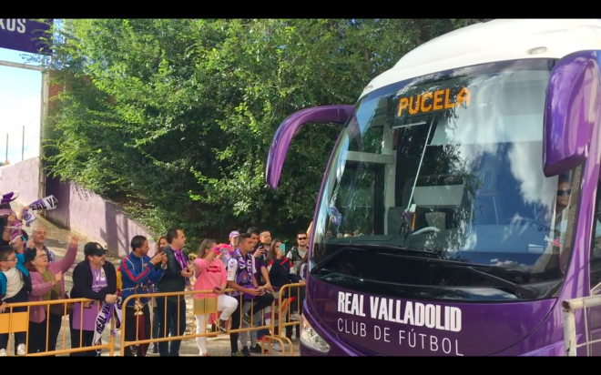 El autobús del Valladolid llega a Zorrilla antes del partido ante el Granada.