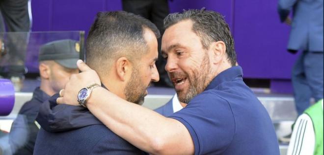 Diego Martínez y Sergio González se abrazan en Zorrilla (Foto: Real Valladolid).