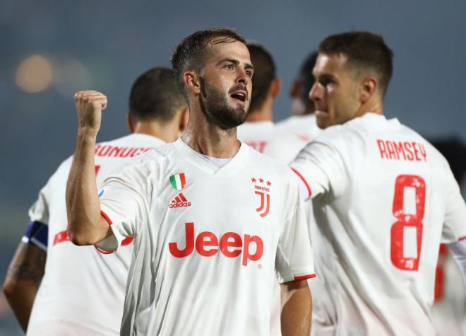 Pjanic celebra su gol al Brescia.