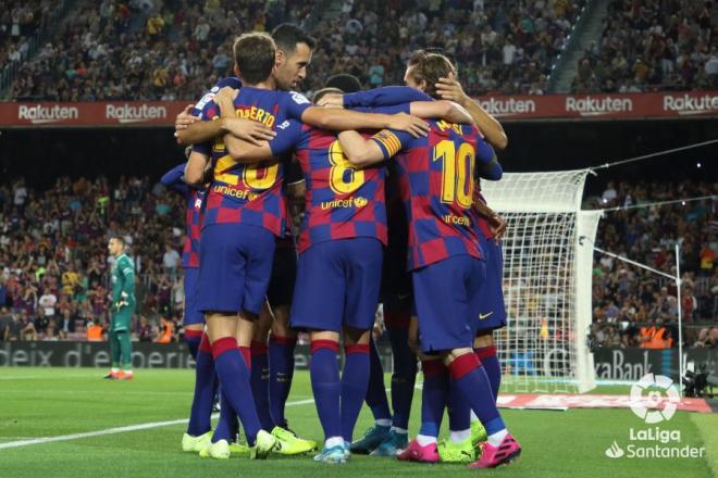 Los jugadores del Barça celebrando el primer tanto.