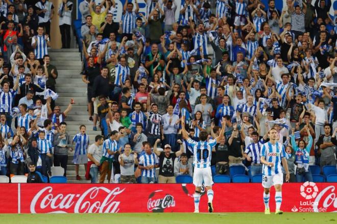 La afición de la Real celebra el gol de Oyarzabal al Alavés (Foto: LaLiga).