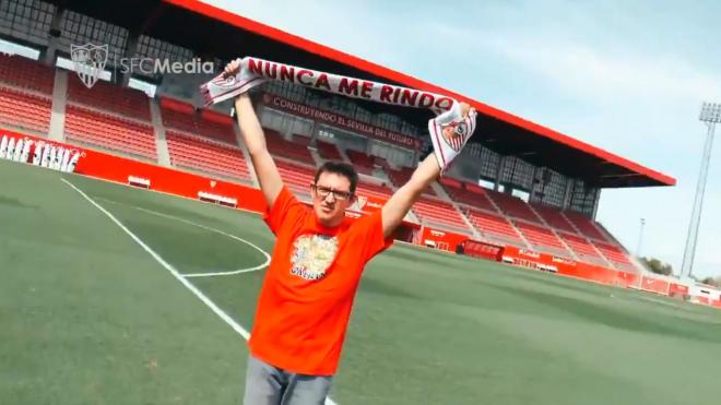 Manuel, disfrutando en el Estadio Jesús Navas.