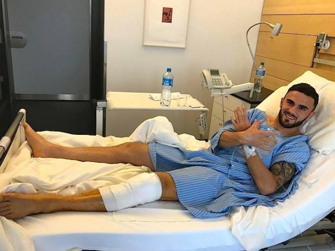 Sadiku, tras ser operado de su rodilla (Foto: Facebook/Sadiku).
