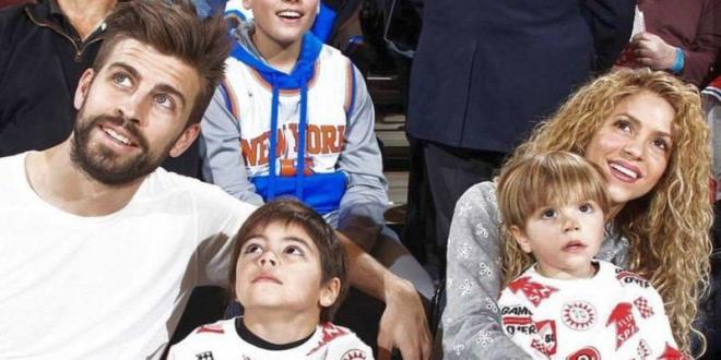 Gerard Piqué y Shakira, con sus hijos en el Madison Square Garden.