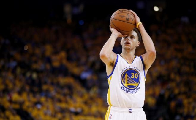 Stephen Curry, el jugador de baloncesto con mayor salario de la NBA esta temporada.