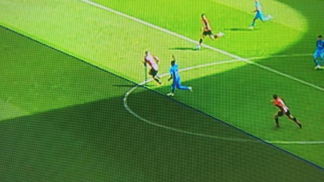 Imagen real del VAR en la jugada del gol del Valencia por Denís Chéryshev.