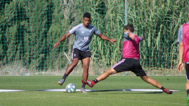 'Choco' Lozano, durante un entrenamiento del Cádiz (Foto: CCF).