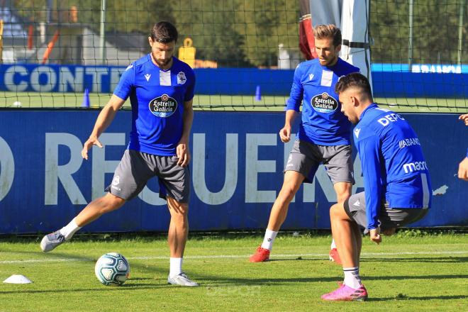 Christian Santos, junto a Borja Valle, antes de retirarse del entrenamiento (Foto: RCD).