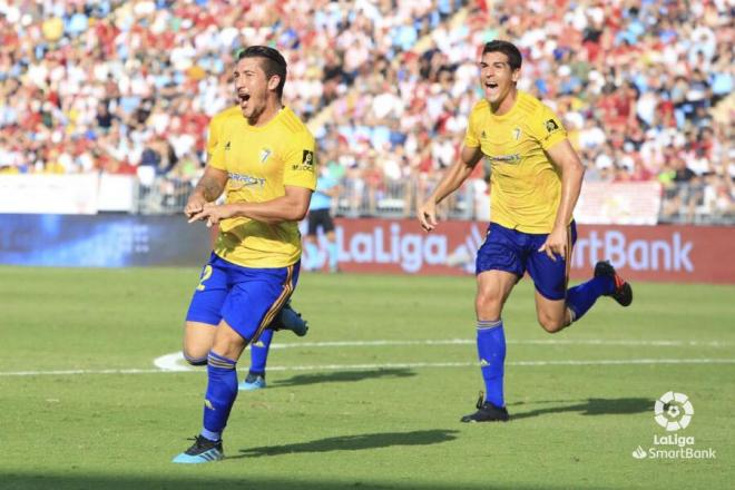Alfonso Pacha Espino celebra su gol ante el Almería (Foto: LaLiga).
