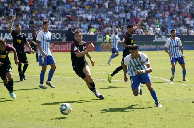 Antoñín, el pasado domingo ante el Sporting, y Luis Muñoz al fondo.