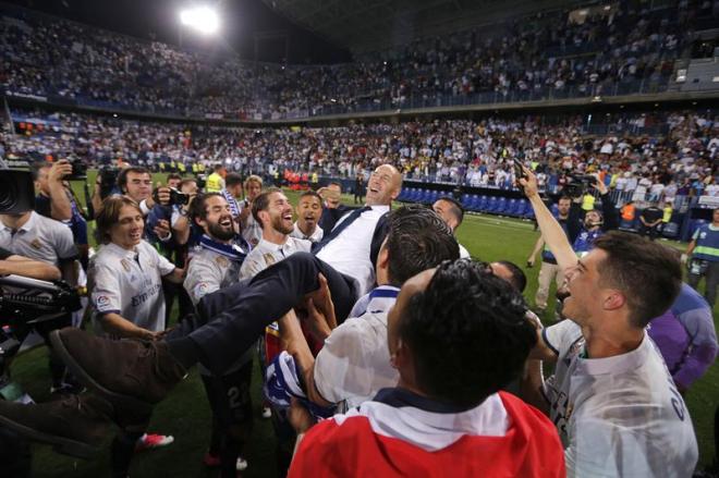 Zidane, celebrando el título en La Rosaleda (Foto: EFE).