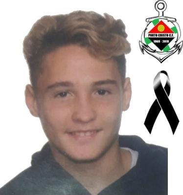 Luto por la muerte de Isaac Marta, jugador de 17 del Porto Cristo.