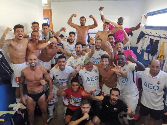 El Vélez, celebrando su triunfo ante el Loja (Foto: @VELEZCFoficial).