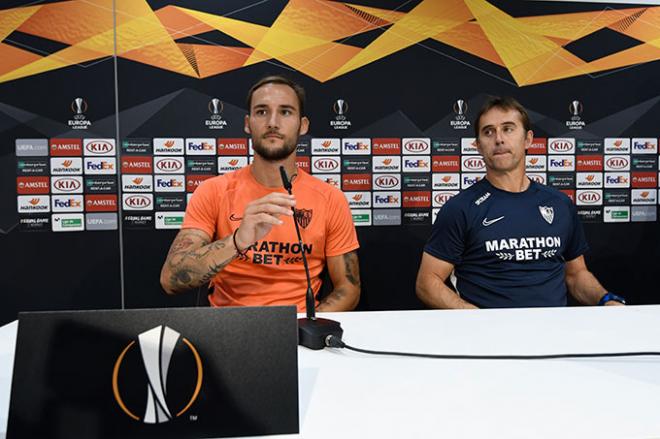 Gudelj y Lopetegui, en rueda de prensa previa al APOEL. (Foto: Kiko Hurtado).