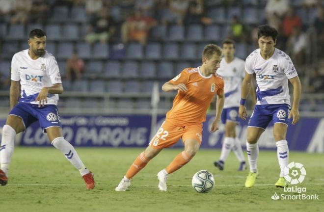 Edu Cortina, en el Tenerife-Real Oviedo (Foto: LaLiga).