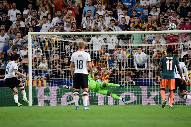 Parejo falló un penalti contra el Ajax (Foto: UEFA).