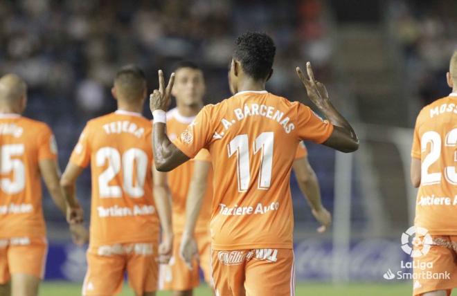 Bárcenas celebra su gol en el Tenerife-Real Oviedo (Foto: LaLiga).