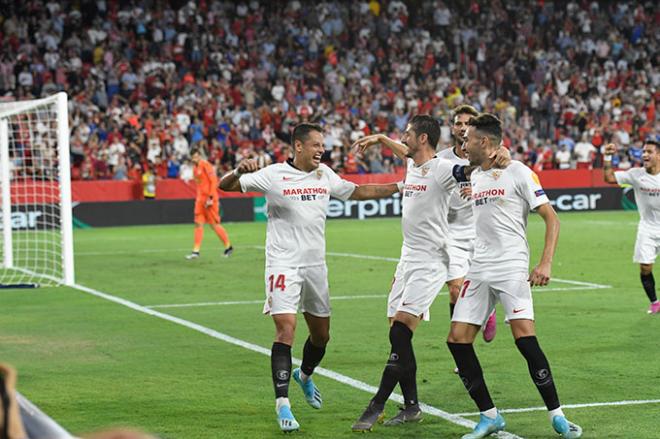 Celebración del gol del Sevilla ante el APOEL (Foto: Kiko Hurtado).