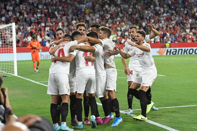 El Sevilla celebra un gol en la presente Europa League. (Foto: Kiko Hurtado).
