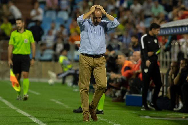 Víctor se lamenta tras una ocasión fallida (Foto: Daniel Marzo).